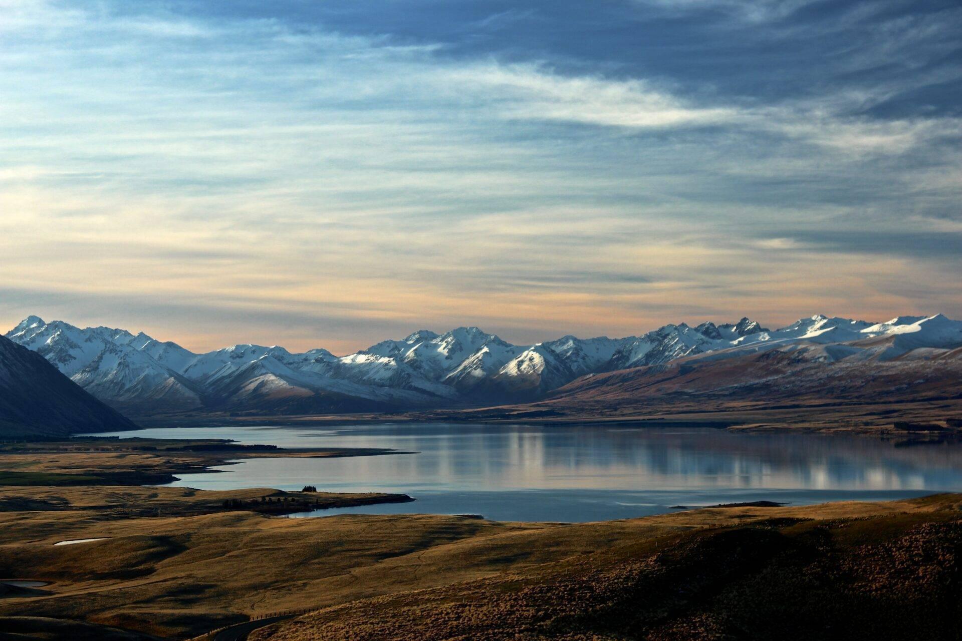 Montagnes verdoyantes, fjords et lacs cristallins de Nouvelle-Zélande en PVT